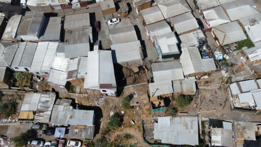 Lluvias: Autoridades informan evacuación preventiva de casi 600 personas desde el campamento Nuevo Amanecer en Cerrillos