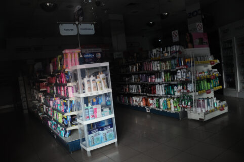 Más de 30 mil clientes sin luz por sistema frontal: RM, Coquimbo y Valparaíso lideran cortes