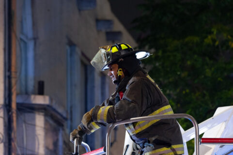 Una mujer y su hijo mueren tras incendio en La Pintana: Brigada de Homicidios inicia peritajes en el lugar