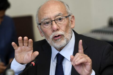 Megarreforma: Iván Flores (DC) dice que Quiroz le hizo una 