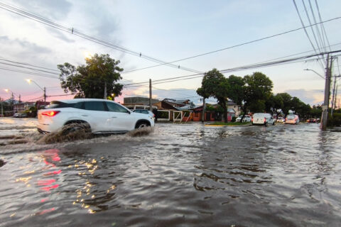 San Joaquín lidera: Estudio revela las comunas con mayor riesgo de inundaciones en Santiago