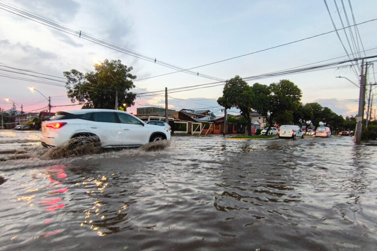 San Joaquín lidera: Estudio revela las comunas con mayor riesgo de inundaciones en Santiago