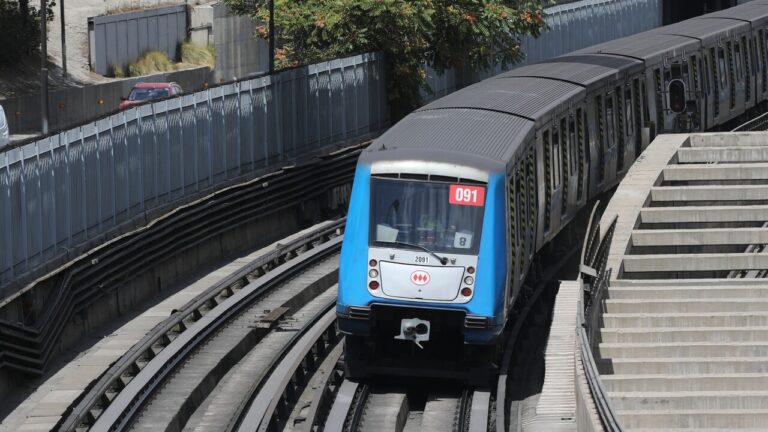 Metro de Santiago restablece servicio en Línea 2 tras presencia de 