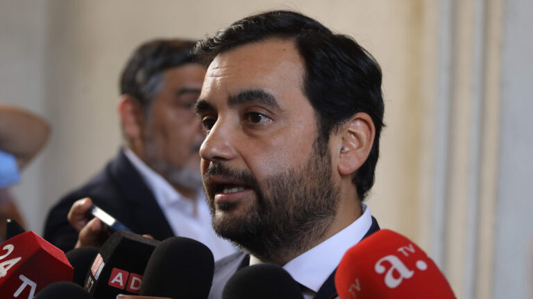 Exministro Gajardo cuestiona dichos de Rabat por caso Bernarda Vera: Apunta a 