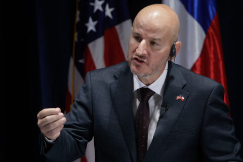PDI detiene a hombre de 51 años sospechoso de realizar amenazas contra el embajador estadounidense Brandon Judd