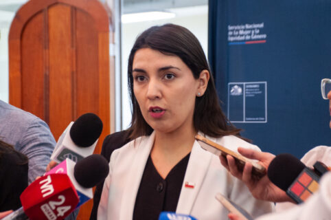 Diputadas del Frente Amplio recurren a Contraloría por eventuales irregularidades en aumentos de sueldo en el Ministerio de la Mujer