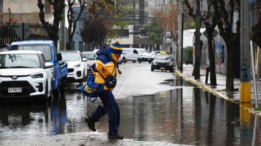 Por pronóstico de lluvias en cordillera: Senapred declara alerta temprana preventiva en 10 comunas de la Región Metropolitana