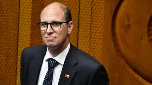 Arrau evita hacer juicios de valor por informe de Contraloría sobre Steinert y dice estar dispuesto a asistir a eventual comisión investigadora