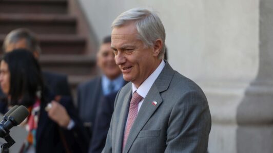 Cadem: Presidente Kast llega a su desaprobación más alta desde que llegó al Gobierno y cae en todos sus atributos personales