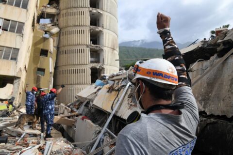 41 chilenos siendo buscados en Venezuela: Revelan la cantidad de compatriotas que están intentando ser localizados tras terrmoto en La Guaira