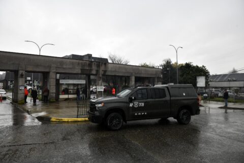 Carabineros: Funcionario herido en operativo que permitió detener al presunto autor del crimen de Eugenio Naín sigue grave