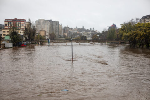 Sistema frontal: ¿A qué hora será el peak de lluvias en la zona central este viernes?