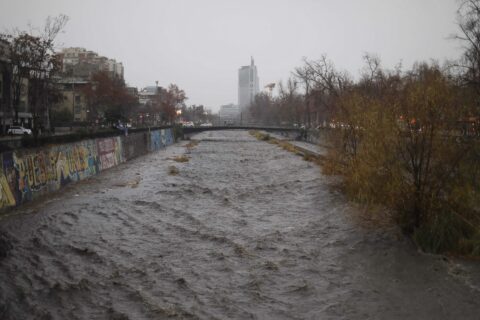 Sistema frontal: Tras el peak de precipitaciones en la Región Metropolitana, ¿cuándo dejará de llover?