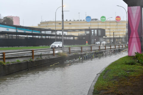 Senapred ordena evacuar sectores de siete comunas en la Región de Valparaíso por crecida y desborde de ríos