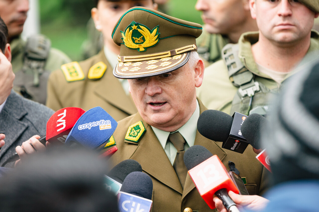 General Araya tras responso de carabinero fallecido en Valdivia: "No es solamente un mártir más, es un héroe también"