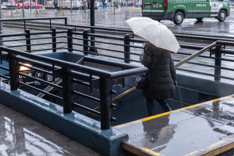 Continúan las lluvias: Nuevo sistema frontal ingresaría a la Región Metropolitana durante este martes