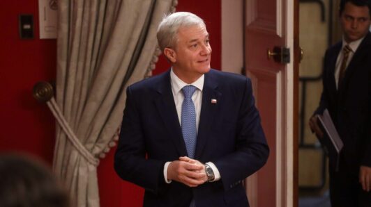 Un 36% aprueba la gestión del Presidente Kast y un 58% la desaprueba, según encuesta Cadem
