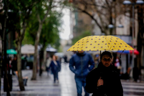 Sistema frontal traerá lluvias y vientos de hasta 100 km/h en Chile: Revisa el pronóstico por región