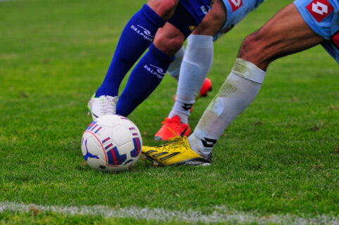 144 futbolistas sin permiso de trabajo en Chile: Migraciones anuncia inicio de proceso sancionatorio contra 36 clubes del fútbol chileno