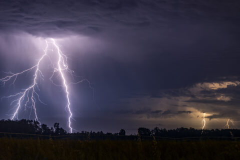 Meteorología emite aviso por probables tormentas eléctricas en la zona central: Afectarán a tres regiones