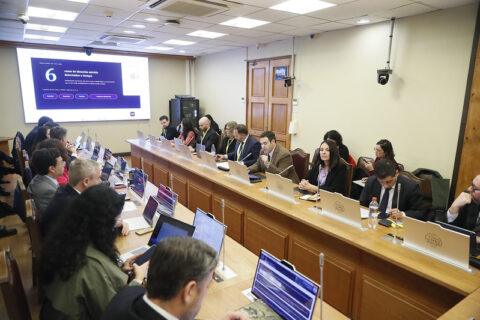 ¿Fin a la adicción a las redes sociales?: Avanza proyecto de ley que regula el acceso de menores a plataformas digitales