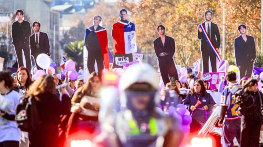 Sernac cifra en 80 los reclamos por concierto de BTS en Chile: Además oficiaron a DG Medios y a Ticketmaster