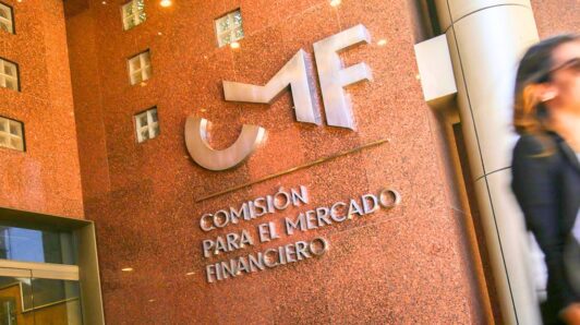 CMF dicta millonarias sanciones contra cinco bancos por dar créditos a deudores de pensiones alimenticias: Deberán pagar más de $50 millones en conjunto