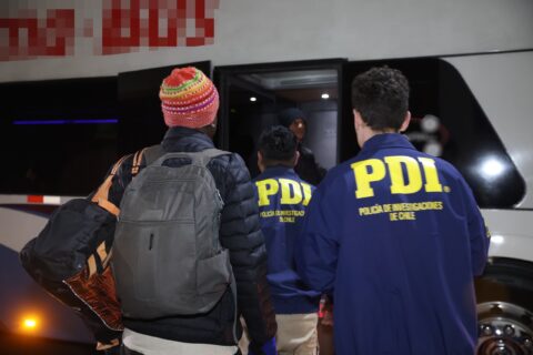 Migraciones concreta expulsión de 45 ciudadanos extranjeros en vuelo de la FACh: Destinos son Colombia y República Dominicana/Servicio Nacional de Migraciones