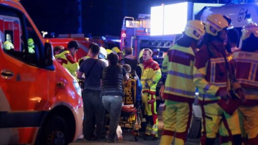 Un auto irrumpe en la marcha del Orgullo en Berlín: La policía confirma múltiples heridos