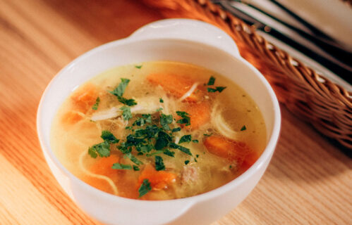 Soy nutricionista y respondo la duda que todos tienen: ¿La sopa de pollo sirve para mejorarse de cuadros respiratorios?