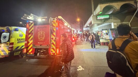 Metro de Santiago cierra tres estaciones de Línea 2 por persona en la vía