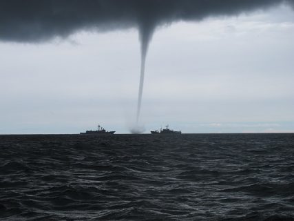 Emiten aviso por posibles trombas marinas: ¿En qué regiones podría ocurrir el fenómeno?