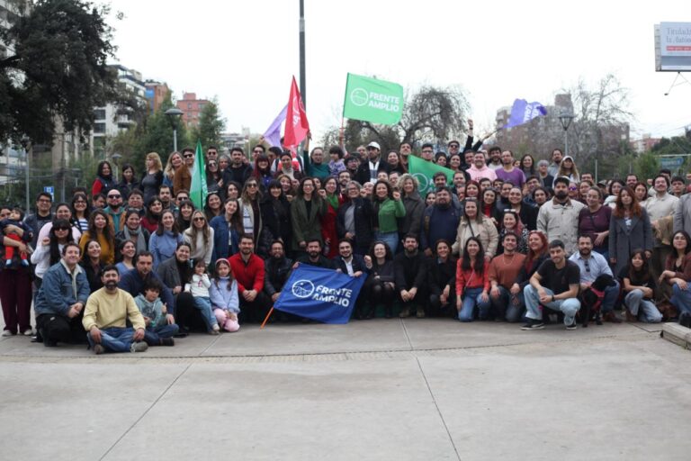 Frente Amplio inicia sus elecciones internas: Constanza Martínez y Gael Yeomans compiten por la presidencia