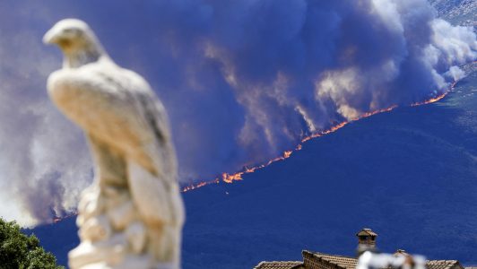 Gobierno español pide ayuda a la Unión Europea ante avance de incendios forestales: Más de 11 mil personas han sido evacuadas