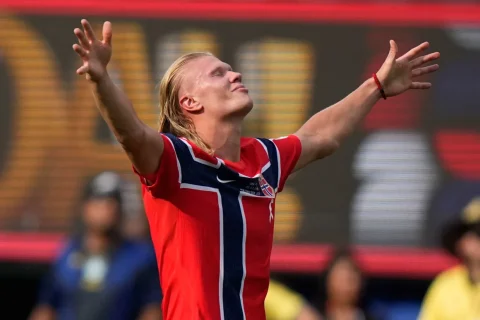 Haaland fue una de las figuras del Mundial a fuerza de goles con Noruega. Frank Franklin II/AP