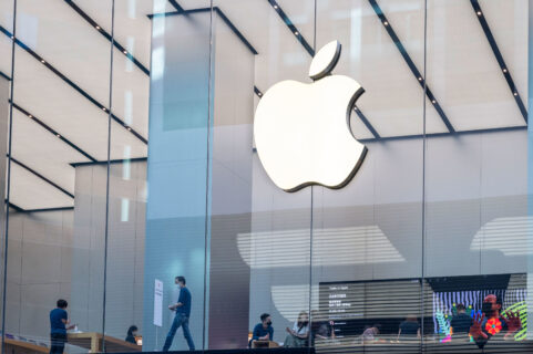 Apple alcanzó los cinco trillones de dólares, Tesla bajó los 30 millones y Nothing Phone llegó a Chile: las noticias tech de la semana