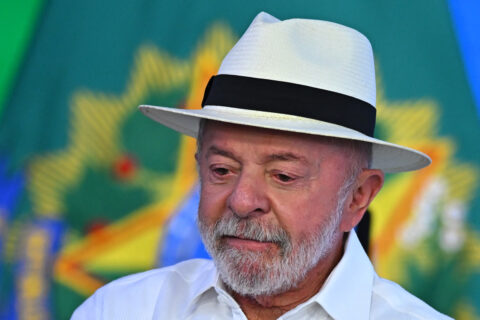 Lula tilda de 