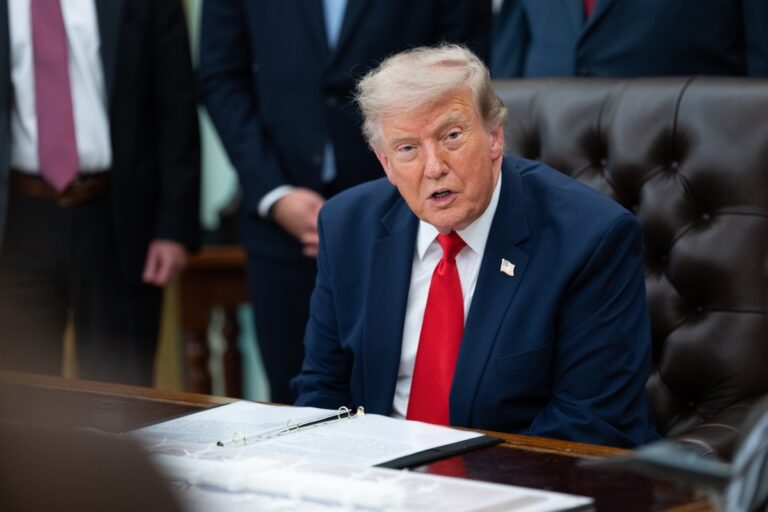 Trump promete que responderá con contundencia a los ataques iraníes: 