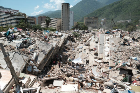 Se elevan a 3.685 los muertos por los terremotos en Venezuela