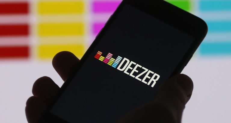 La música generada por IA supera por primera vez a la creada por humanos en Deezer