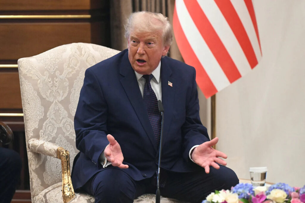 Trump insiste en que EE.UU. debe controlar Groenlandia pero admite que la presión 