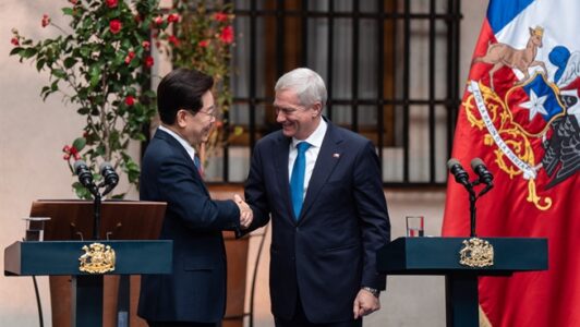 Presidente Kast y su par de Corea, Lee Jae Myung, se reunieron en La Moneda: Firmaron acuerdos sobre comercio, minería y seguridad