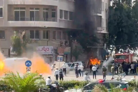 Dos explosiones sacuden Damasco durante la visita histórica de Macron a Siria: El presidente francés resultó ileso