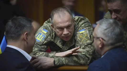 Tras protestas por destitución del ministro de Defensa: Zelensky apartó de su cargo al jefe militar de Ucrania