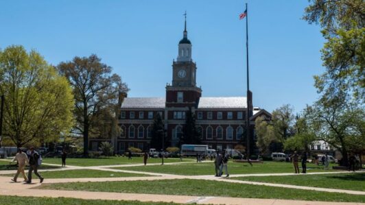 Cerca de 502 estudiantes pierden su cupo en la Universidad Howard por problemas con el pago de la matrícula, a semanas del inicio de clases