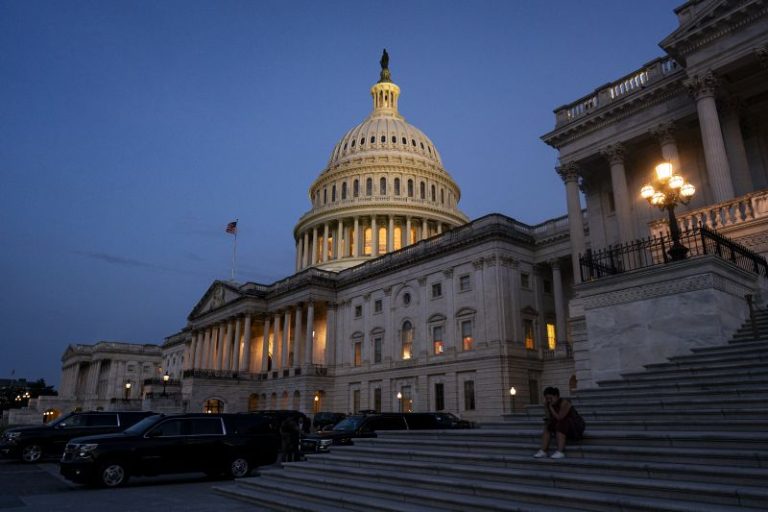 El Senado de EE.UU. rechaza el intento de reprender a Trump por la guerra con Irán