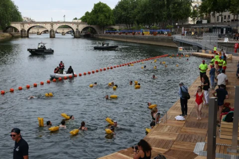 El Sena hizo su debut como zona de baño pública moderna en 2025. Este año, con las temperaturas disparándose, se espera que sea más popular que nunca. Tom Nicholson/Getty Images