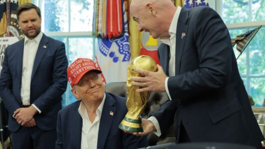 Trump pide a la FIFA que Estados Unidos vuelva a organizar un Mundial: 