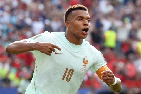 Mbappé tuvo un gran Mundial, pero no pudo coronarlo con el título. Odd Andersen/AFP vía Getty Images