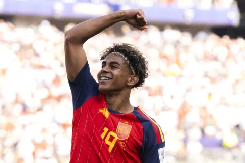 Lamine Yamal celebra el título de España en el Mundial 2026. David Ramos/Getty Images